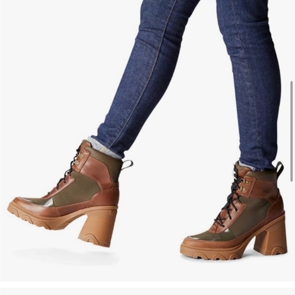 Sorel Brex Heel Lace size 7.5 boot.  Tan and Olive Green womens